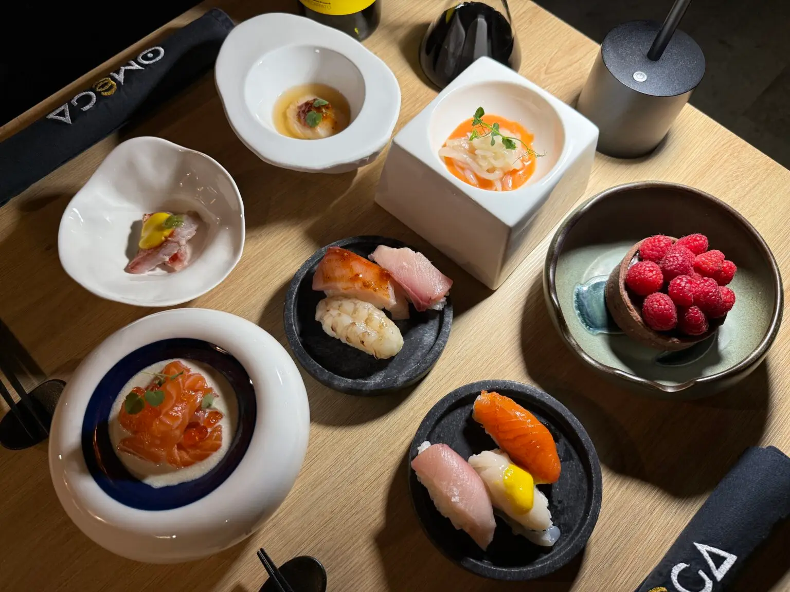 Spaghetti salmone, calamaro gazpacho, triglia, capasanta, nigiri